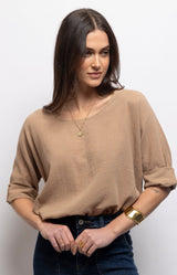 Sand colour linen cotton top with a relaxed oversized fit, soft boat neckline and rolled sleeves for effortless everyday style – Volange Paris, Parisian fashion in Sydney (Mosman, Paddington and Bronte) or Australia-wide online.