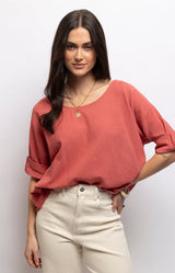 Sienna linen cotton top with a relaxed oversized fit, soft boat neckline and rolled sleeves for effortless everyday style – Volange Paris, Parisian fashion in Sydney (Mosman, Paddington and Bronte) or Australia-wide online.