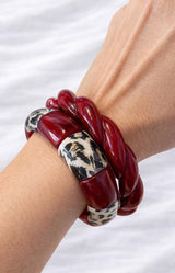 Burgundy twisted resin bangle, French design – Parisian elegance by Volange Paris.