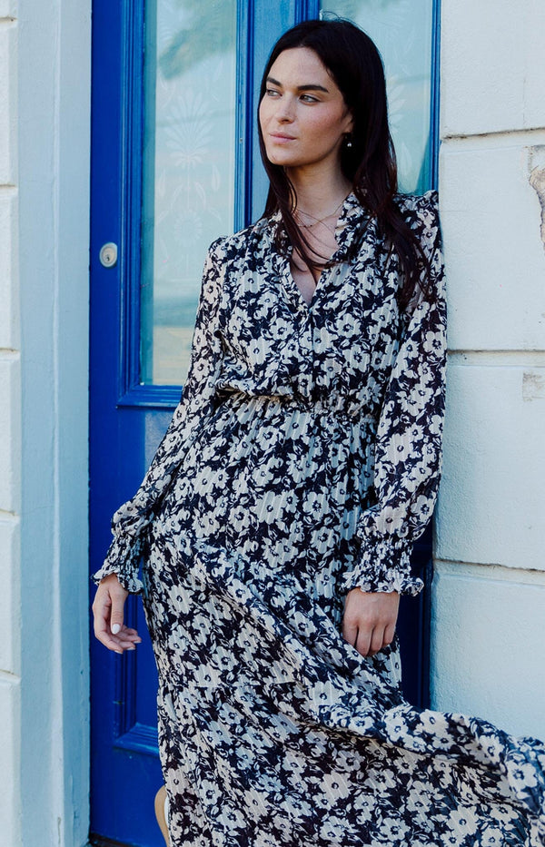 Ines dress with a flattering silhouette, designed for feminine French chic – Volange Paris.