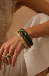 Green twisted resin bangle, French design – Parisian elegance by Volange Paris.