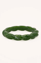 Green twisted resin bangle, French design – Parisian elegance by Volange Paris.