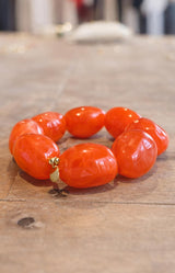 Pink resin bead bracelet with glossy oval beads – Parisian elegance by Volange Paris, French fashion accessories in Sydney (Mosman, Paddington and Bronte) or Australia-wide online.