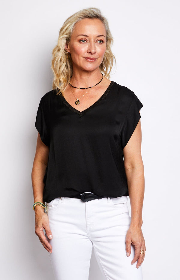BLACK TOP V-NECK SATIN