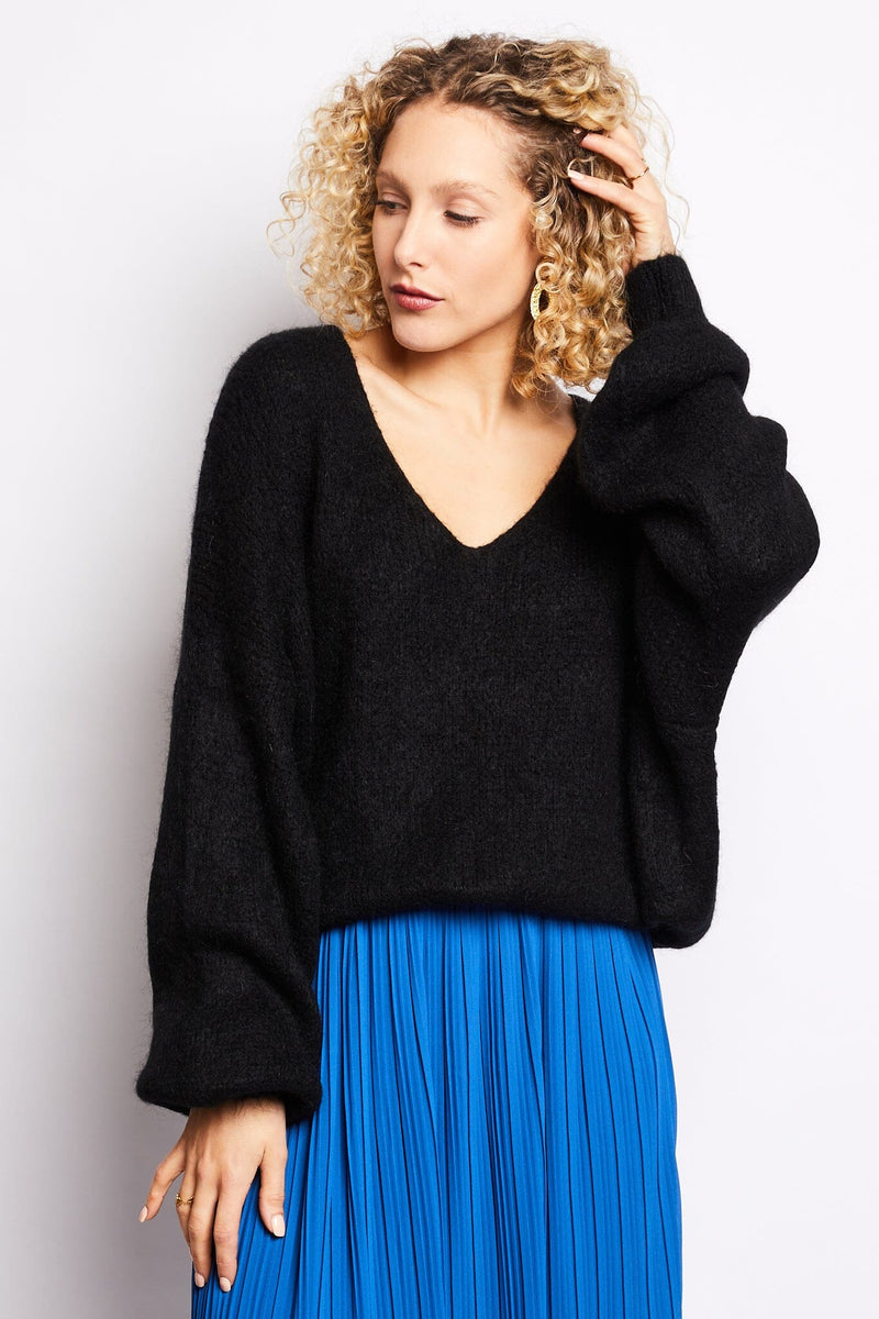 SOFT BLACK WOOLLEN JUMPER WITH V-NECK AND BELL SLEEVES