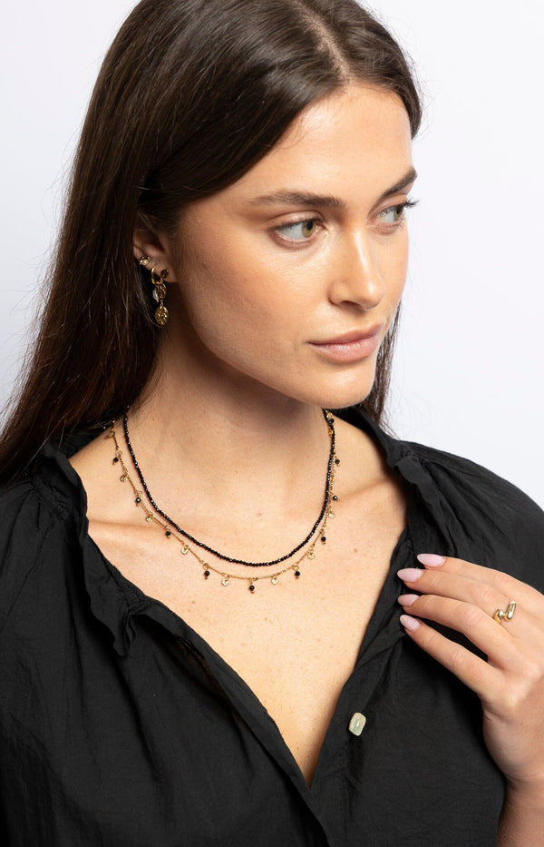 Elegant black beads adjustable stainless steel necklace with gold plating – Luxurious French jewellery from Volange Paris.