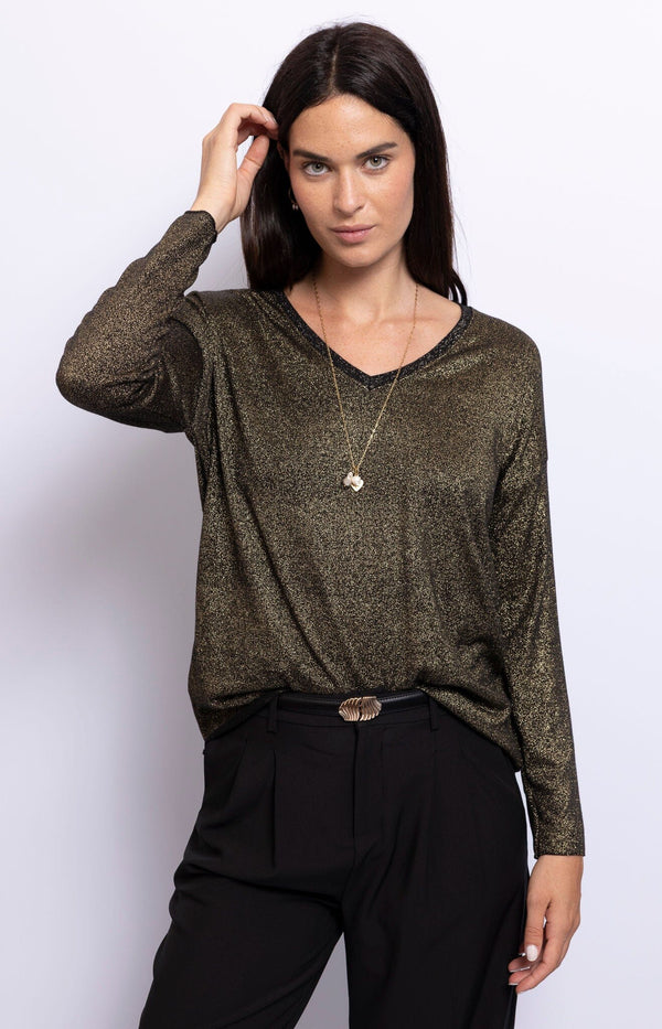 Woman wearing black lurex knit top with V-neck – French-inspired shimmer style by Volange Paris