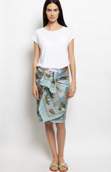 Lightweight cotton sarong with traditional Indian block print – Parisian elegance by Volange Paris.