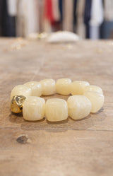 Cream resin bead bracelet with sculptural gold accent – Parisian elegance by Volange Paris, French fashion accessories in Sydney (Mosman, Paddington and Bronte) or Australia-wide online.