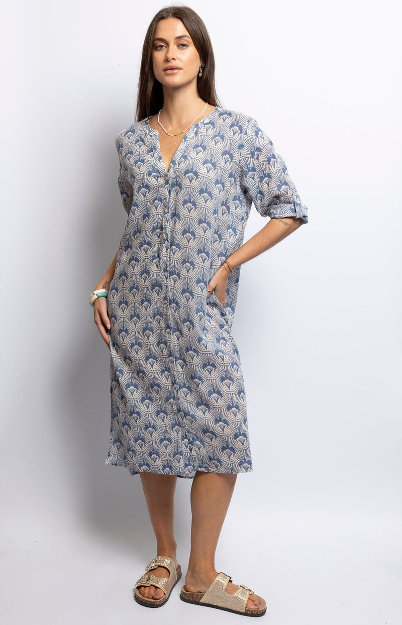Light cotton voile tunic dress with V-neck and 3/4 sleeves, mid-calf length with side slits, breathable summer style – French fashion by Volange Paris.