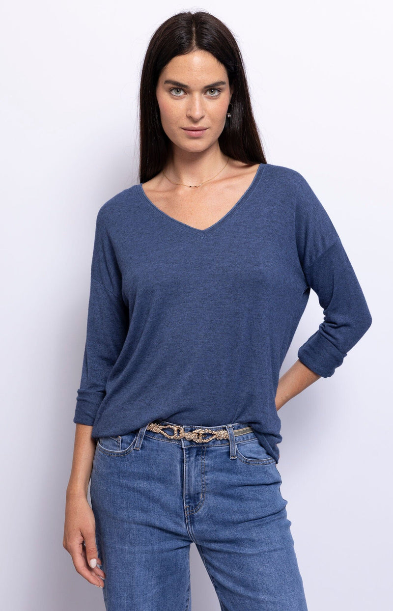 Lightweight fine-knit blue jumper – Timeless French fashion from Volange Paris