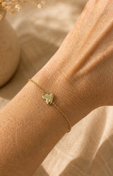 Gold heart bracelet with delicate chain and polished finish – timeless French jewellery by Volange Paris, available in Sydney (Mosman, Paddington and Bronte) or Australia-wide online.