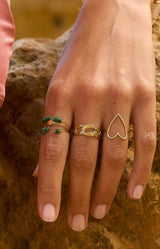 Gold heart ring with hammered texture and open design – French jewellery by Volange Paris.