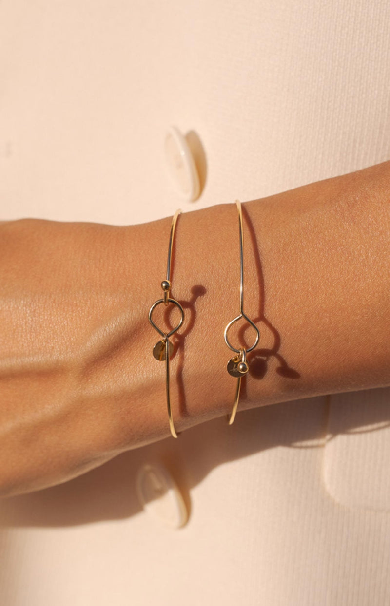 Gold bangle with hook clasp and charm – French jewellery by Volange Paris.
