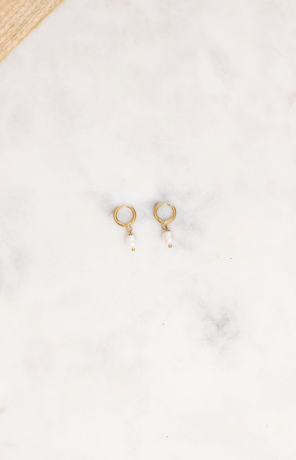 Gold-plated mini hoops with pearl drop – Elegant French jewellery from Volange Paris