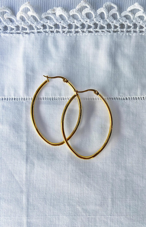 Classic oval gold-plated hoop earrings – Minimalist French jewellery design from Volange Paris