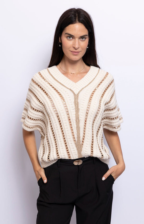 Off-white top with a relaxed fit, offering effortless elegance and soft comfort – French style by Volange Paris.