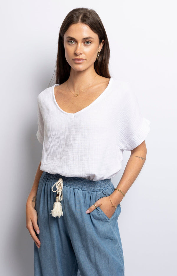 White cotton top with V-neck, short sleeves, and relaxed fit – Versatile French wardrobe essential from Volange.