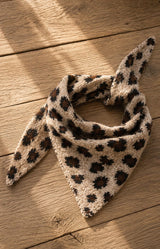 Triangle scarf with subtle woven pattern and soft drape – Volange Paris, Parisian fashion in Sydney (Mosman, Paddington and Bronte) or Australia-wide online.