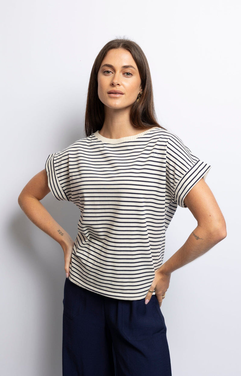 Navy and white striped t-shirt with round neck, short sleeves, and slim fit – Timeless Volange French design.